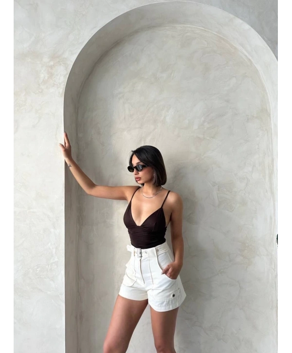 Kemer detaylı gabardin şort krem s25289