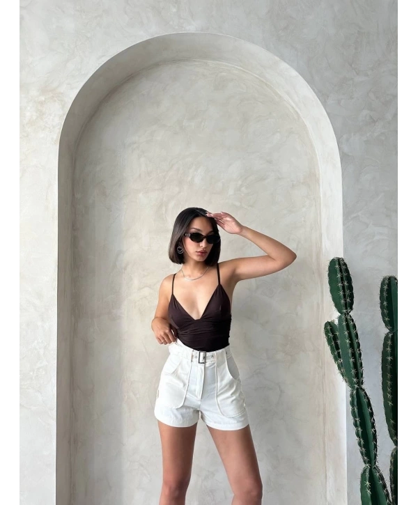 Kemer detaylı gabardin şort krem s25289