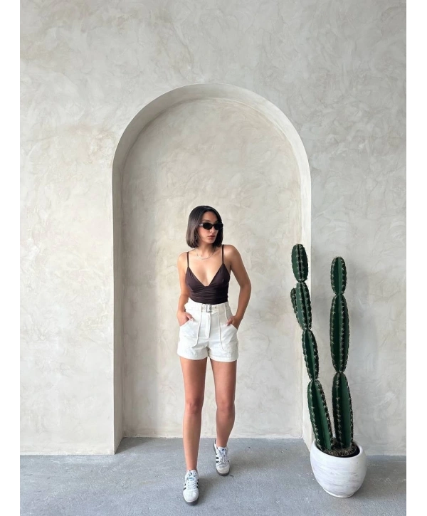 Kemer detaylı gabardin şort krem s25289