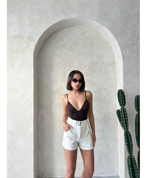 Kemer detaylı gabardin şort krem s25289