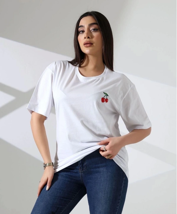 Kiraz işlemeli tişört