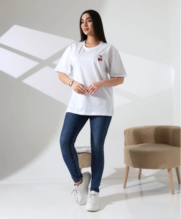Kiraz işlemeli tişört