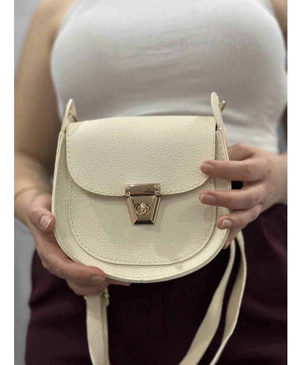 Klasik kapaklı bej cilt çanta