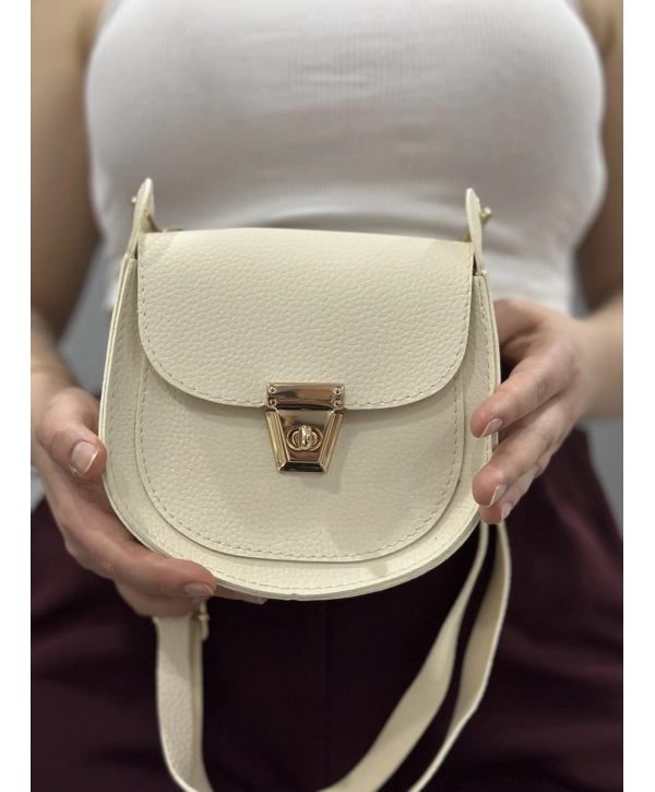 Klasik kapaklı bej cilt çanta