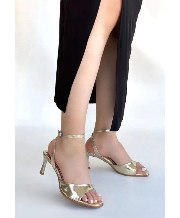 Lenya Gold Rugan Topuklu Ayakkabı