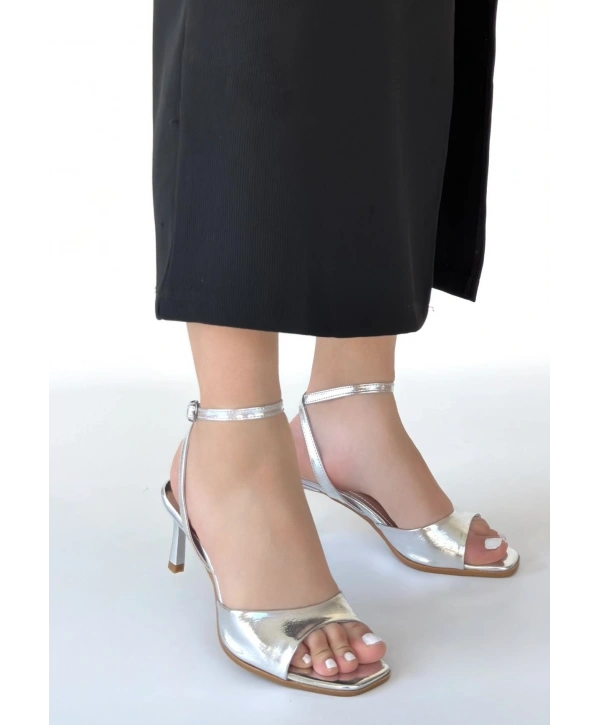 Lenya Gümüş Rugan Topuklu Ayakkabı