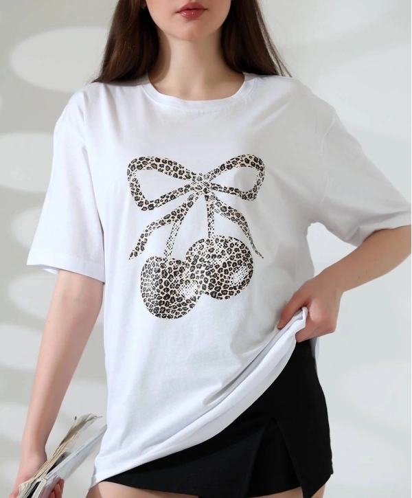 Leopar desenli kiraz baskılı tişört