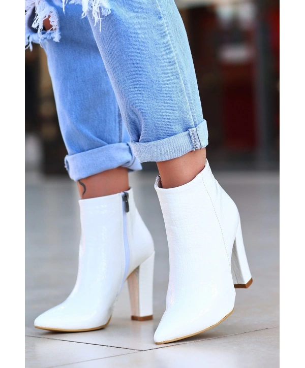 Loora Beyaz Rugan Desenli Topuklu Bot