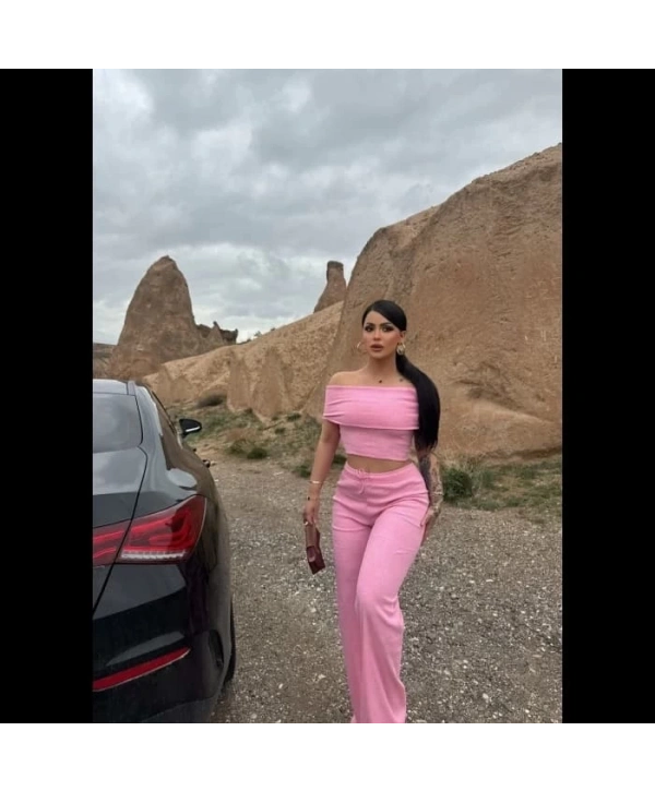 Madonna yaka bol paça pantolonlu takım