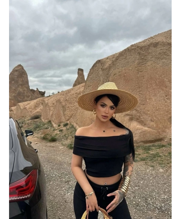 Madonna yaka bol paça pantolonlu takım