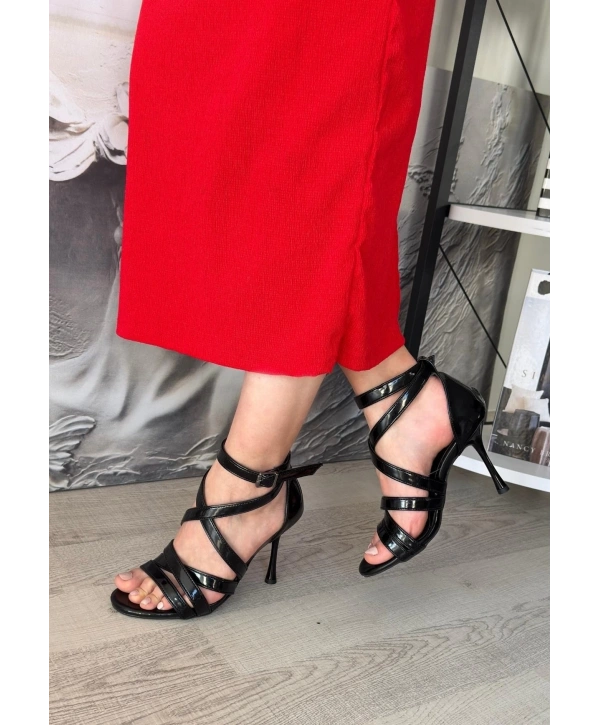 Mariya Siyah Rugan Topuklu Ayakkabı