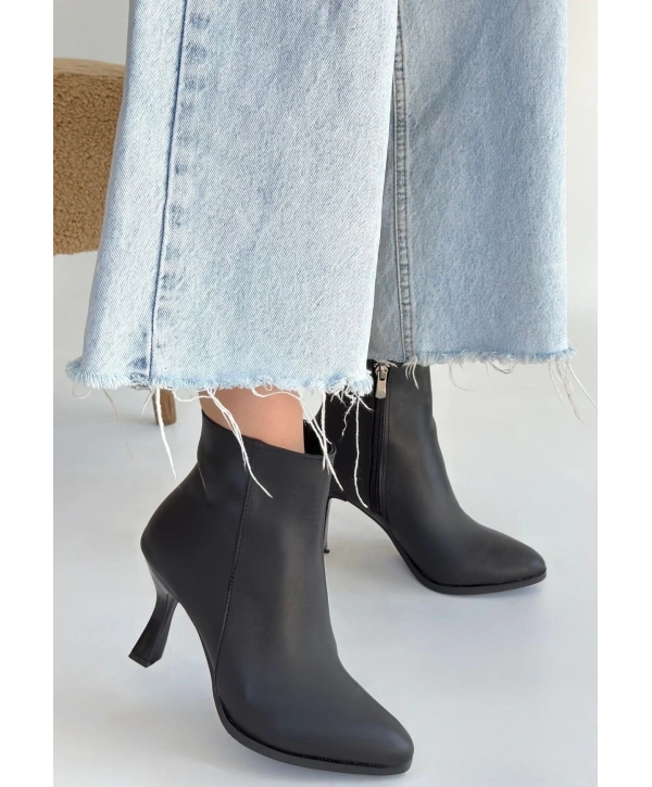 Mişha Siyah Cilt Topuklu Bot