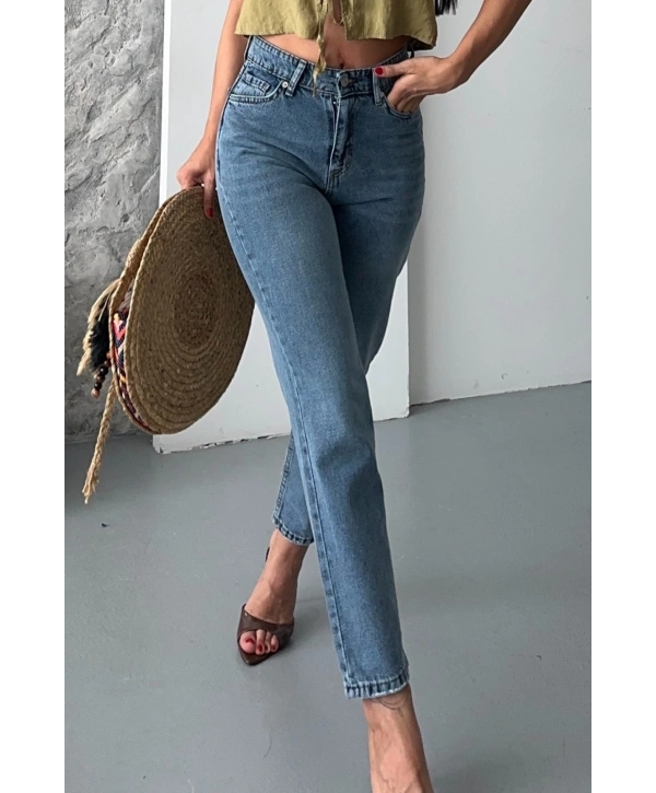 Mom fit kar yıkama bıyık detaylı jeans pantolon d2006