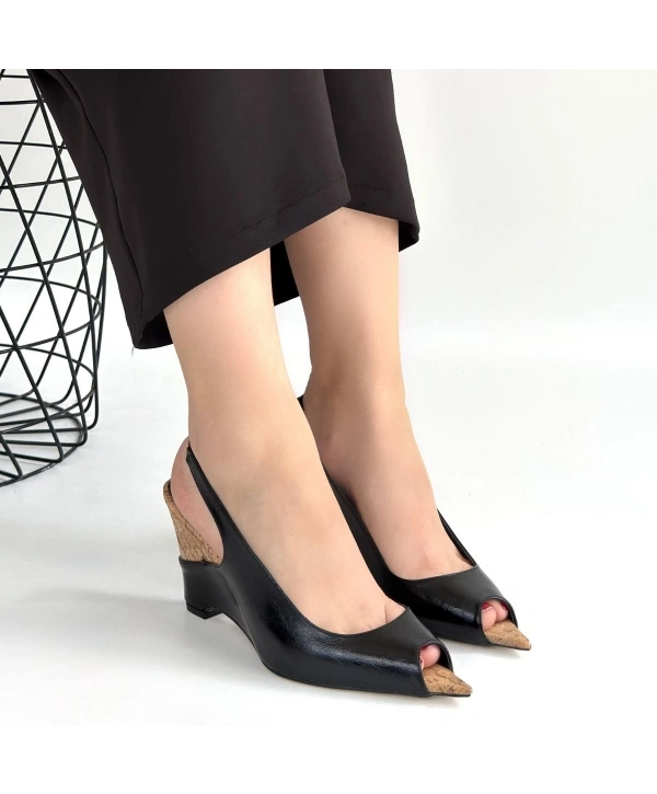 Nemba Siyah Rugan Dolgu Topuk Ayakkabı