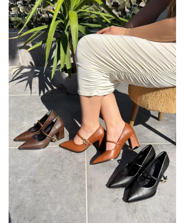 Nıvra Siyah Cilt Topuklu Ayakkabı