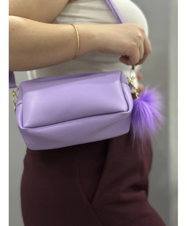 Ponpon mor cilt çanta