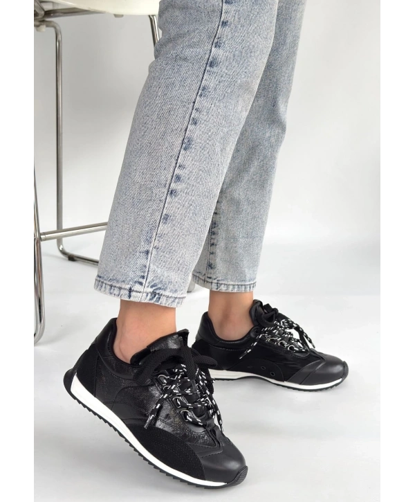 Ranu Siyah Cilt Paraşüt Detaylı Bağcıklı Spor Ayakkabı