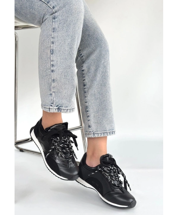 Ranu Siyah Cilt Paraşüt Detaylı Bağcıklı Spor Ayakkabı