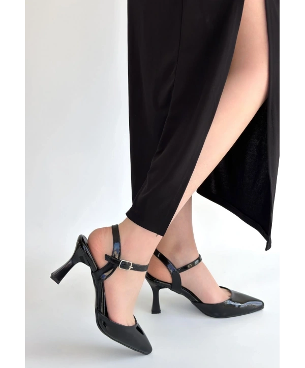 Suden Siyah Rugan Topuklu Ayakkabı