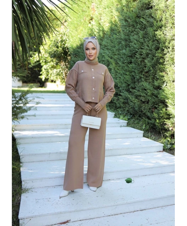 Taş düğmeli ikili triko takım vizon