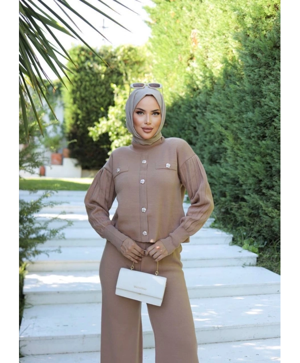 Taş düğmeli ikili triko takım vizon