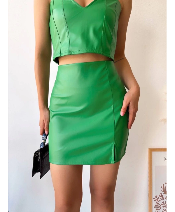 Tek yırtmaçlı arkadan fermuarlı deri etek yeşil s24475
