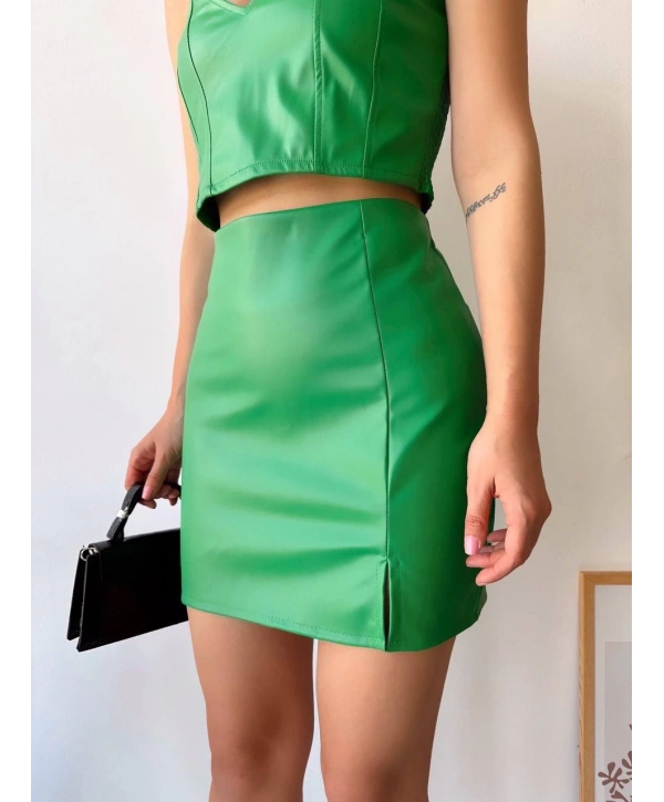 Tek yırtmaçlı arkadan fermuarlı deri etek yeşil s24475
