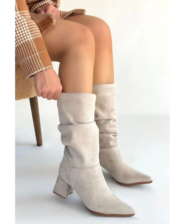 Titen Bej Süet Körüklü Topuklu Çizme