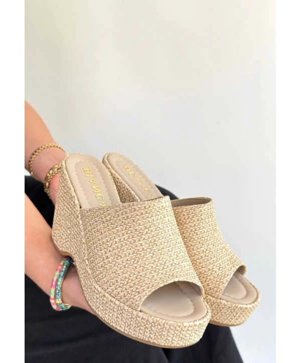 Tlay Bej Hasır Dokumalı Dolgu Topuk Terlik