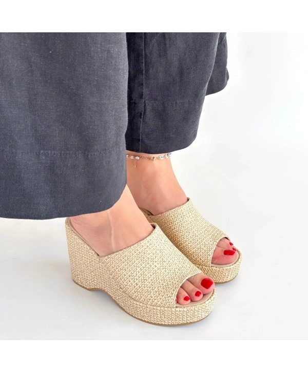 Tlay Bej Hasır Dokumalı Dolgu Topuk Terlik