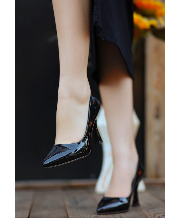 Ulba Siyah Rugan Stiletto Ayakkabı