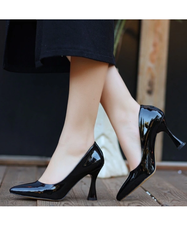 Ulba Siyah Rugan Stiletto Ayakkabı