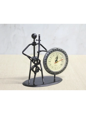 Metal Saatli Keman Çalan Müzisyen Alk4333