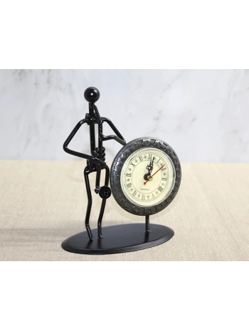 Metal Saatli Saksafon Çalan Müzisyen Alk4335