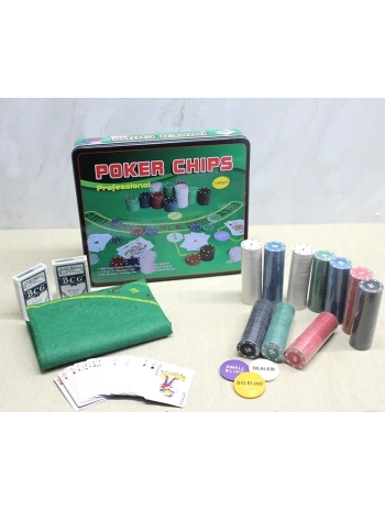 Metal Kutulu 500 Chip Ve 2 Adet İskambil  Kağit Setine Sahip Poker Oyunu Alk3540