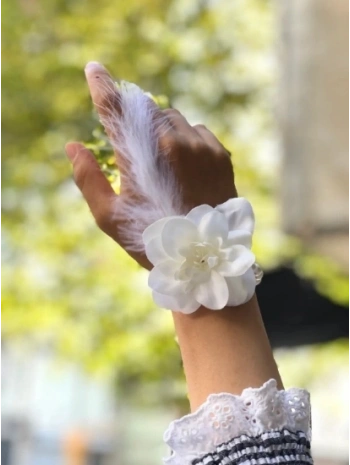 Bride To Be Nedime Gelin Bilekliği Tüy Ve İnci Boncuk Detaylı Beyaz Renkli Bekarlığa Veda Partisi Bilekliği 10 Adet