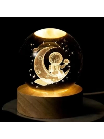 Dekoratif Ay Üstünde Astronot Tasarımlı Ahşap Altlıklı Işıklı Cam Küre 8cm Büyük Boy
