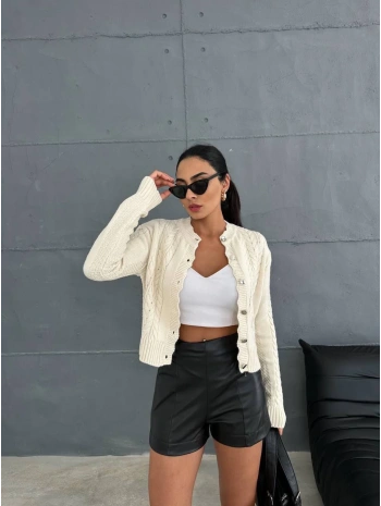 Düğme detaylı hırka ekru