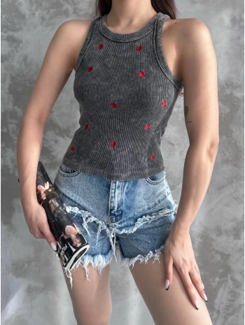 Kalp nakışlı bluz