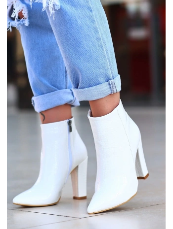 Loora Beyaz Rugan Desenli Topuklu Bot