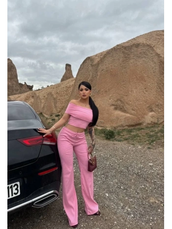 Madonna yaka bol paça pantolonlu takım