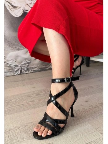 Mariya Siyah Rugan Topuklu Ayakkabı