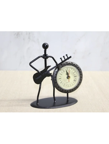 Metal Saatli Gitar Çalan Müzisyen Alk4334