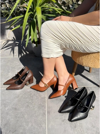 Nıvra Siyah Cilt Topuklu Ayakkabı