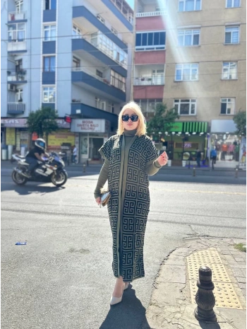 Siyah çizgi desenli elbiseli hırka triko takım haki