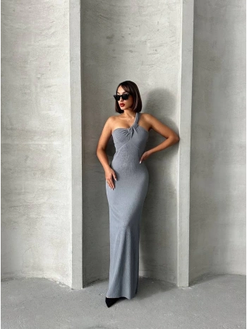 Tek omuz pliseli elbise