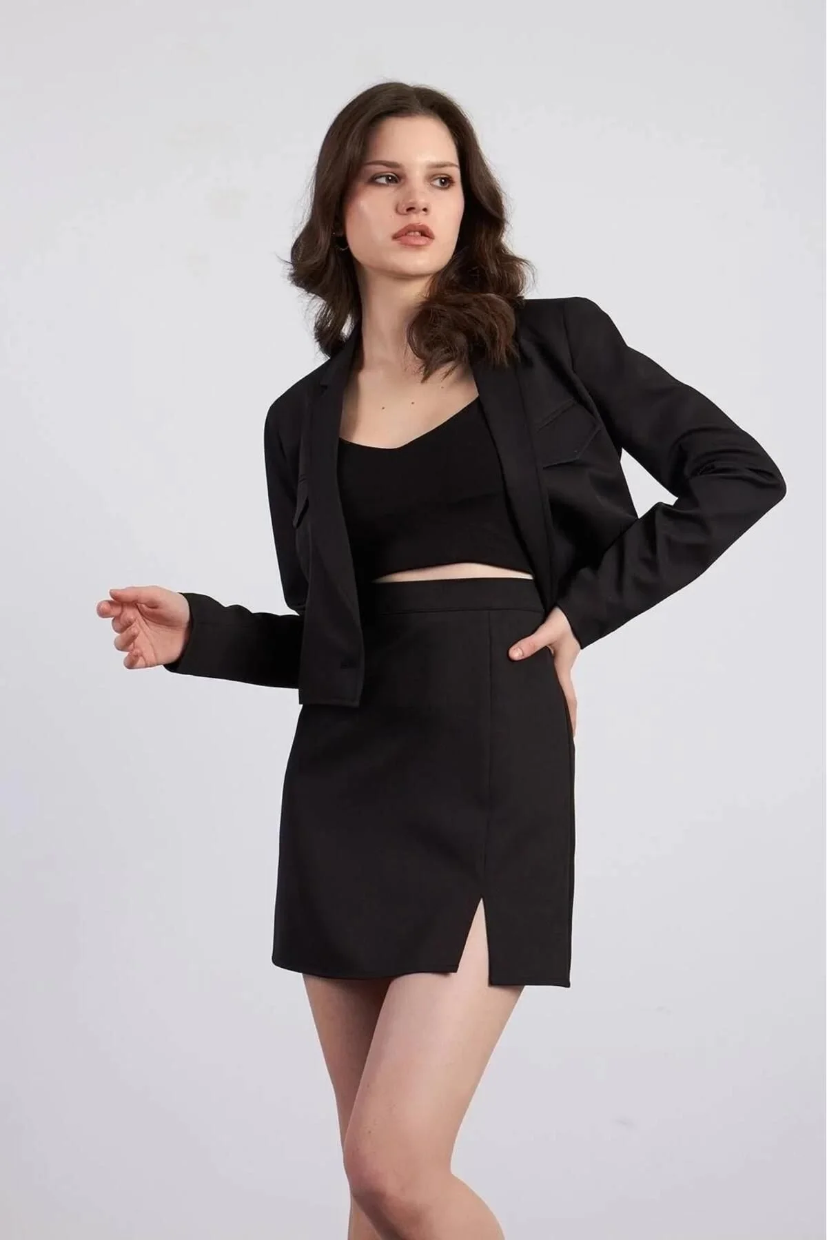 Kadın Siyah Yüksek Bel Yırtmaçlı Klasik Düz Kısa Mini Etek