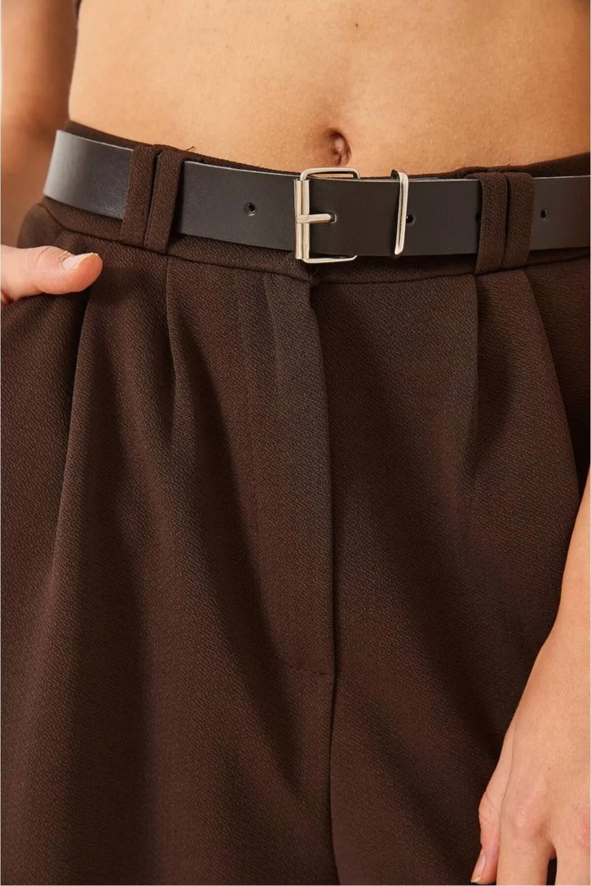 Kadın Yüksek Bel Pileli Kemerli Bol Paça Palazzo Kumaş Pantolon - Kahverengi