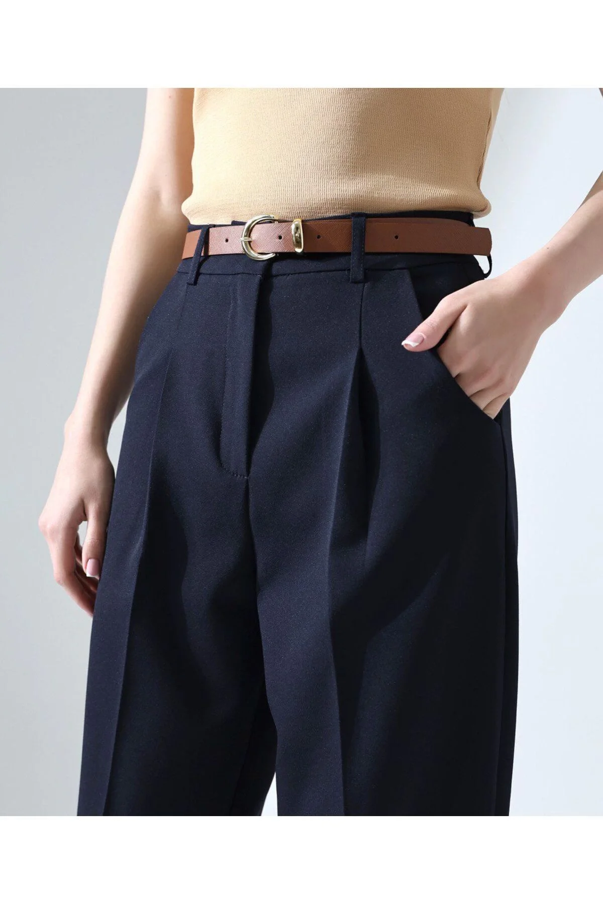 Kadın Yüksek Bel Pileli Cepli Havuç Kesim Kumaş Pantolon - Lacivert