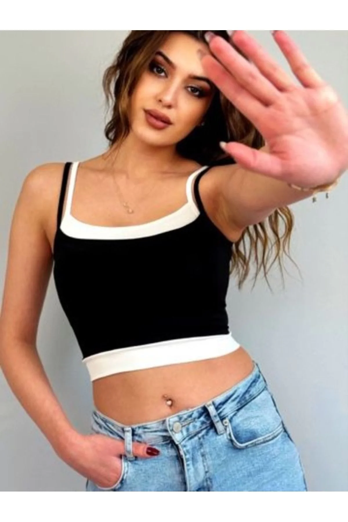 Kadın Kare Yaka Kenarları Kontrast Şeritli Vücudu Saran Kaşkorse Crop Atlet - Siyah